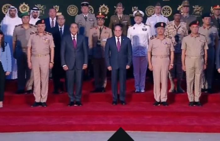 صورة تذكارية للرئيس السيسى خلال افتتاح بطولة العالم العسكرية للفروسية الـ25